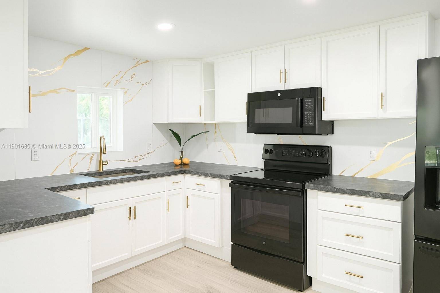 Welcome home to this 2bed 1bath home that can easily be converted into a 3 2.