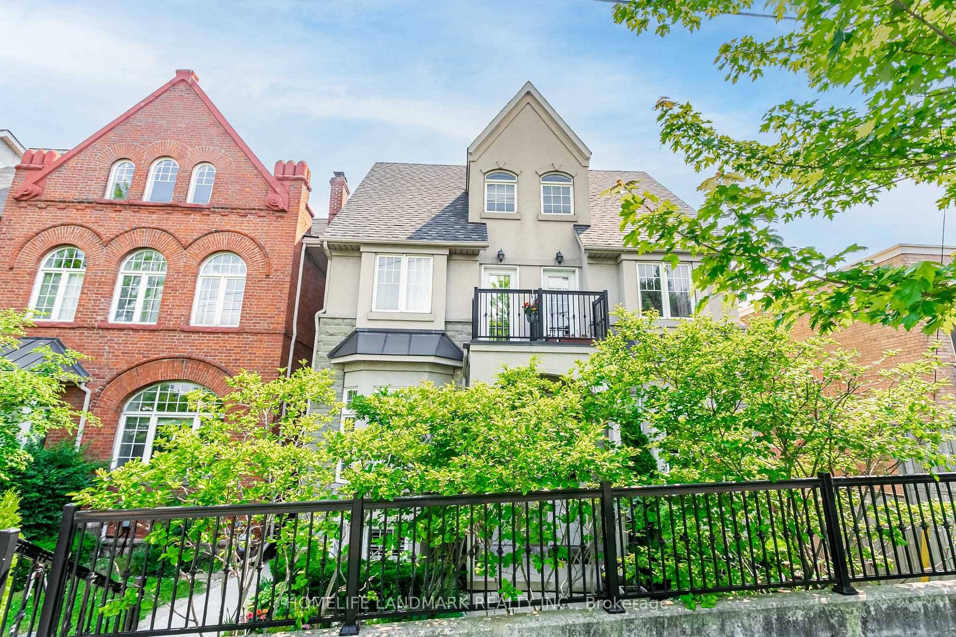 Absolutely Stunning amp ; Rare Semi In The Prestigious Stonegate Queensway Community !