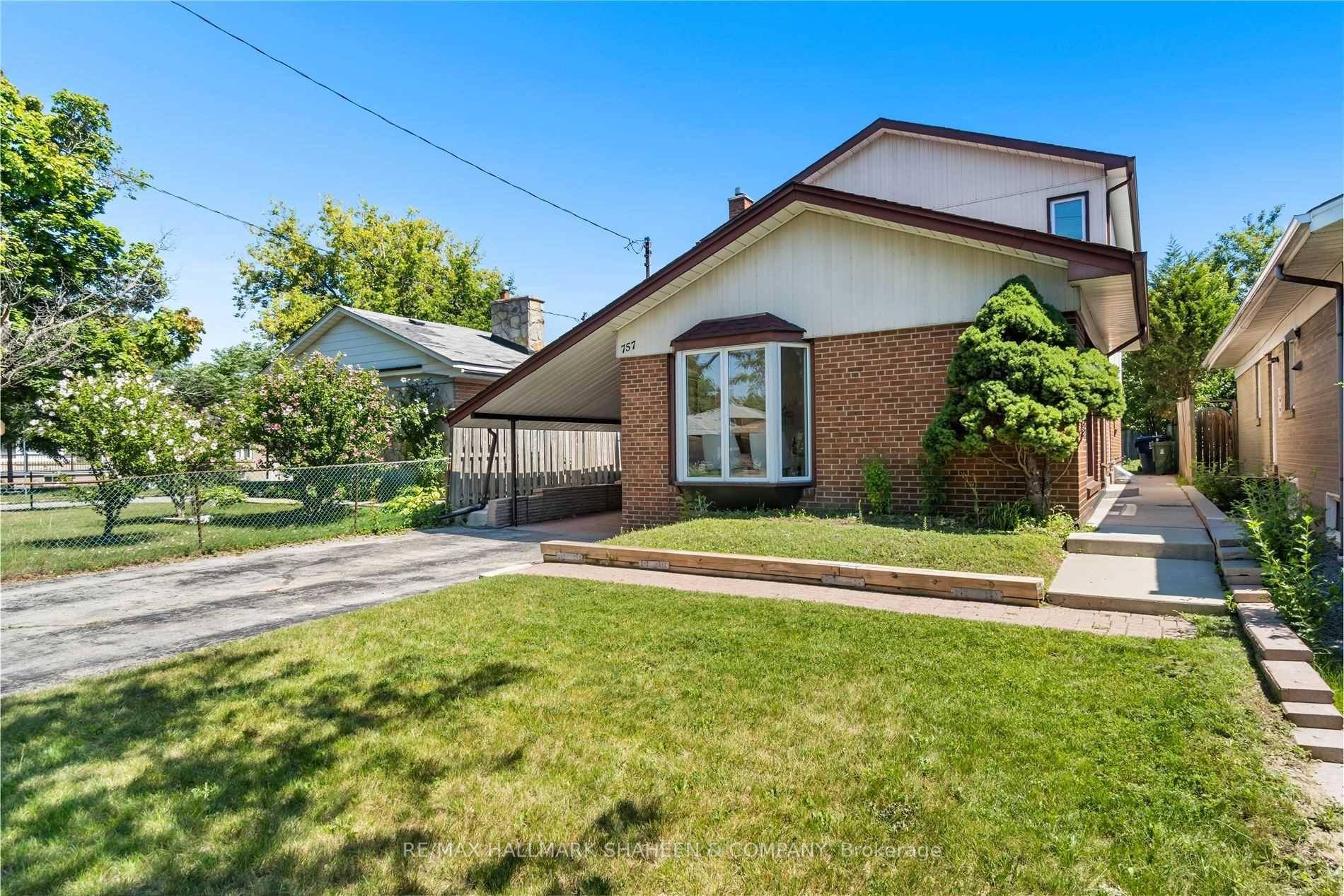 Perfectly located just south of Lawrence, this detached this residence comes complete with driveway parking and a private entrance, convenient for families, nothing is shared.