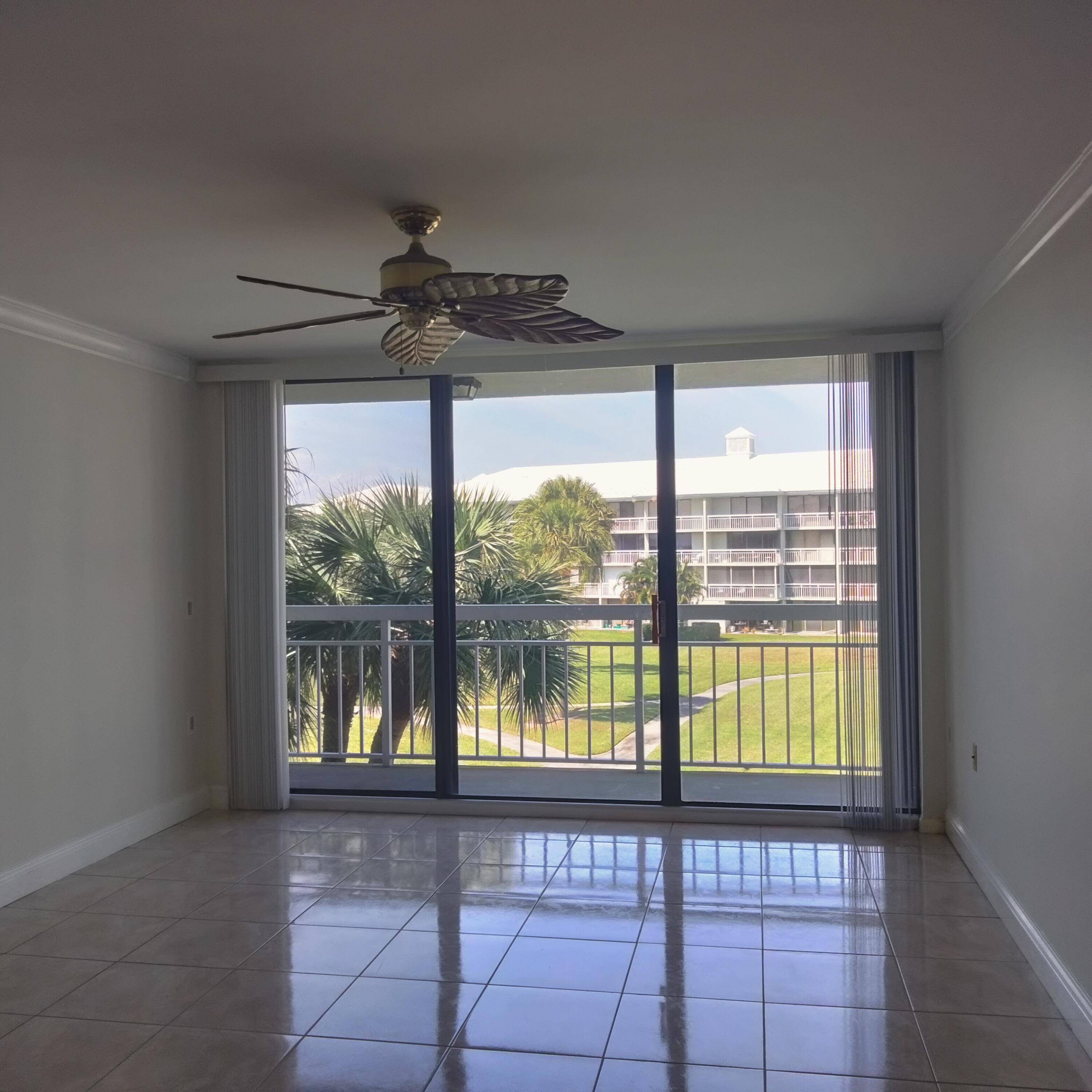 LIKE NEW ! CORNER CONDO 2BR 2BTH WITH DEN, 3rd FLOOR WITH PRIVATE GARDEN VIEW FROM 2 BALCONIES.