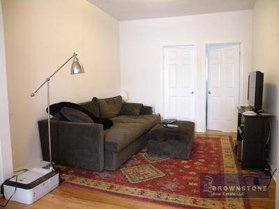 Carroll Gardens one bedroom den in an impeccably maintained Brownstone.