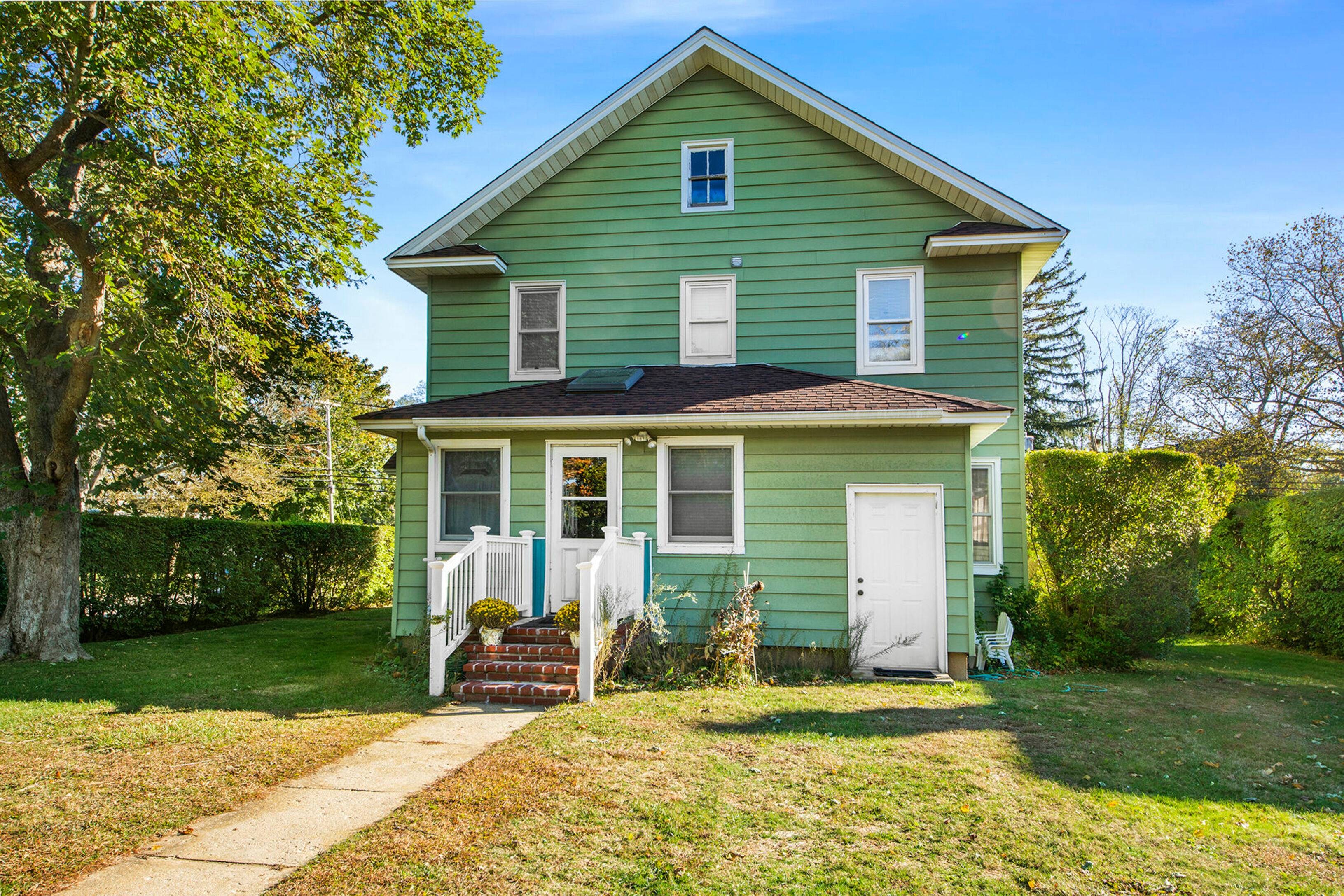 SOUTHAMPTON VILLAGE WITH ROOM FOR POOL