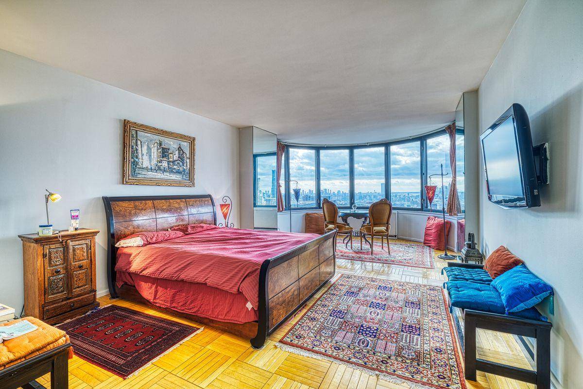 A unique opportunity to live in one of the most spacious homes in the Corinthian has arrived.