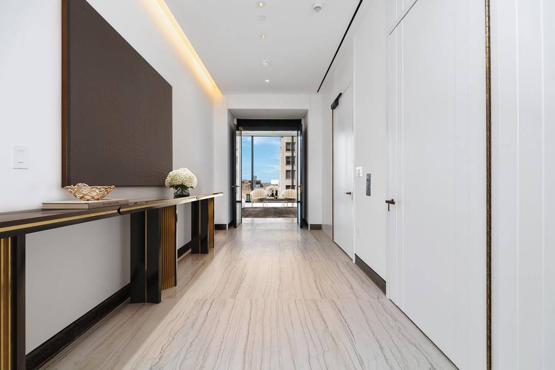 The sole rental available at 111 West 57th Street is Residence 29, a full floor masterpiece perfectly centered over the breathtaking expanse of Central Park.