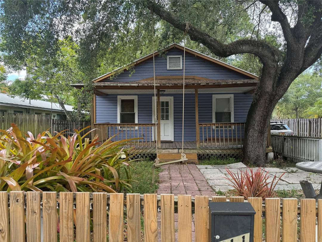 GREAT LOCATION. 711 IS A HISTORICAL HOME THAT WAS BUILT IN 1924.