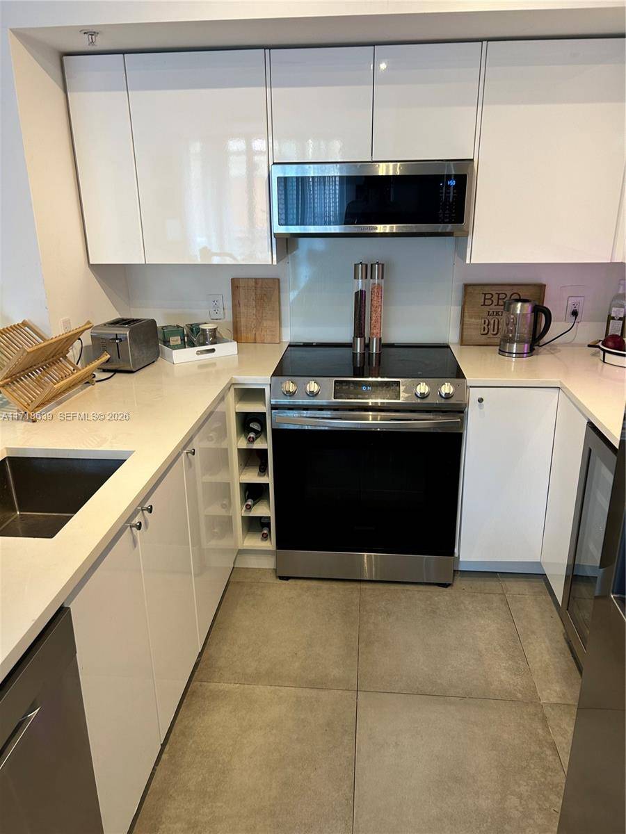 Totally renovated to the highest quality in 2022 23 ; fully Permitted by Miami Beach Building Department ; new electrics ; new plumbing ; new kitchen with Samsung s s ...