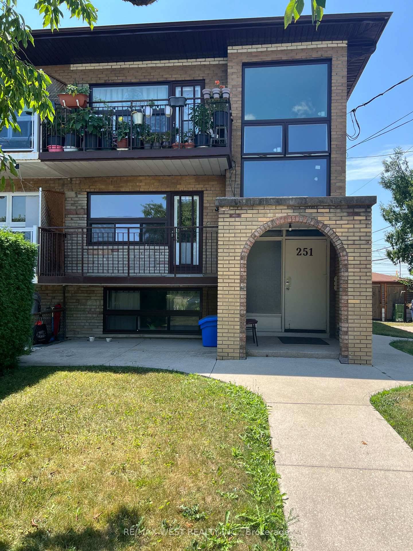 Welcome to this beautifully updated 3 bedroom, 2 bathroom apartment in the heart of Bathurst Manorone of North York's most sought after communities.