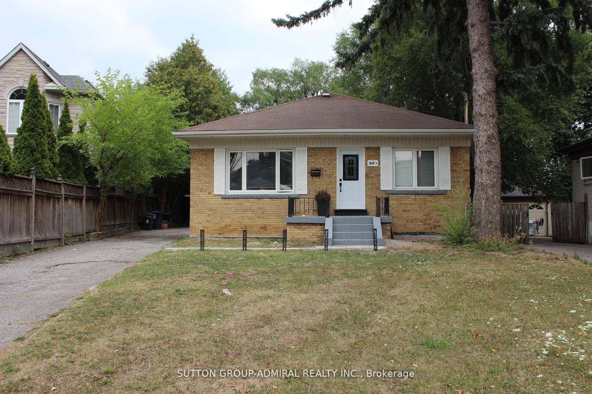 One bedroom available in a newly renovated 3 bedroom shared basement unit in North York, located on a quiet court.