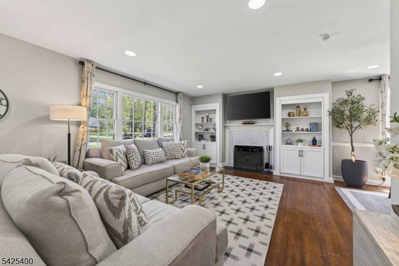 28 SPRING RIDGE ? NOW THIS ONE IS SPECIAL !