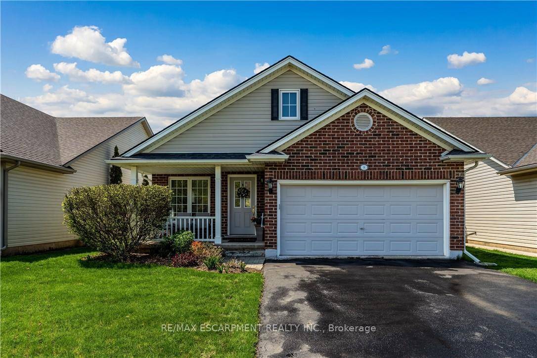 Charming Upgraded Bungalow in Desirable Fonthill.