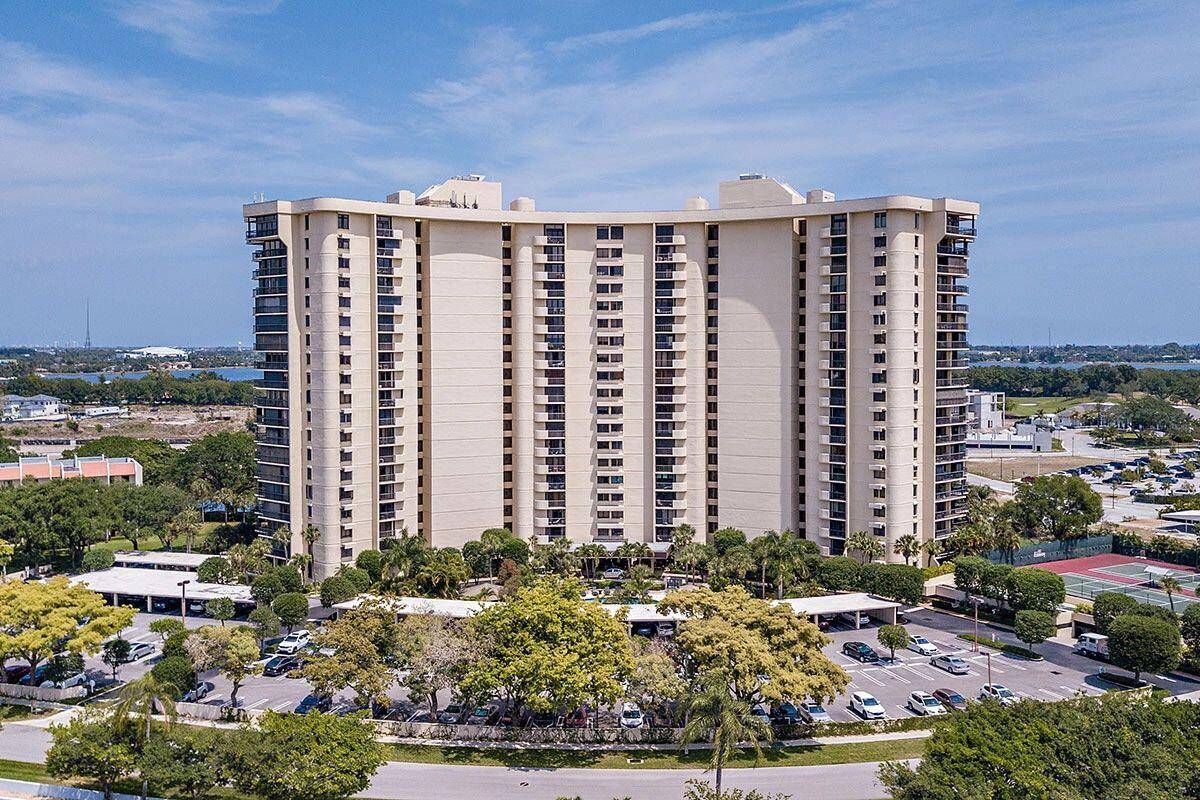 2480 Presidential Way Condo Palm Beach