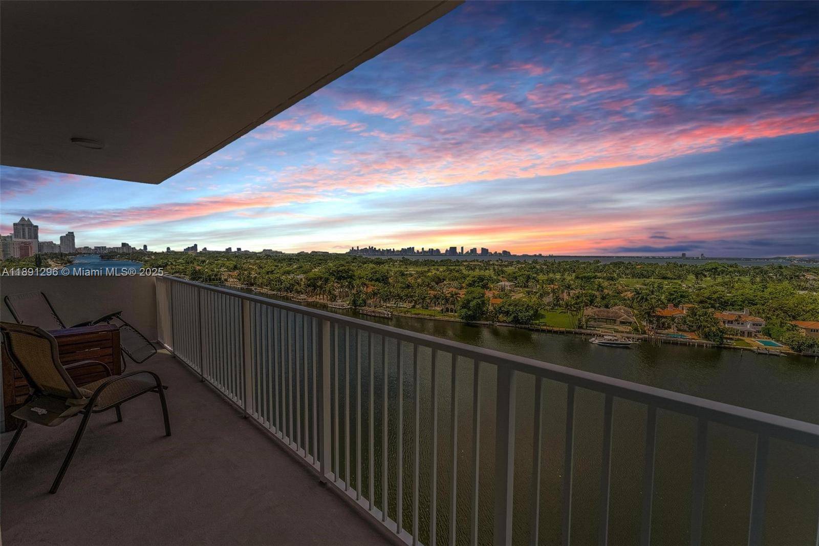 We are pleased to present this beautiful, waterfront, 2 bed 2 bath, corner unit, with a large balcony offering unobstructed bay, intracoastal and Brickell skyline views.