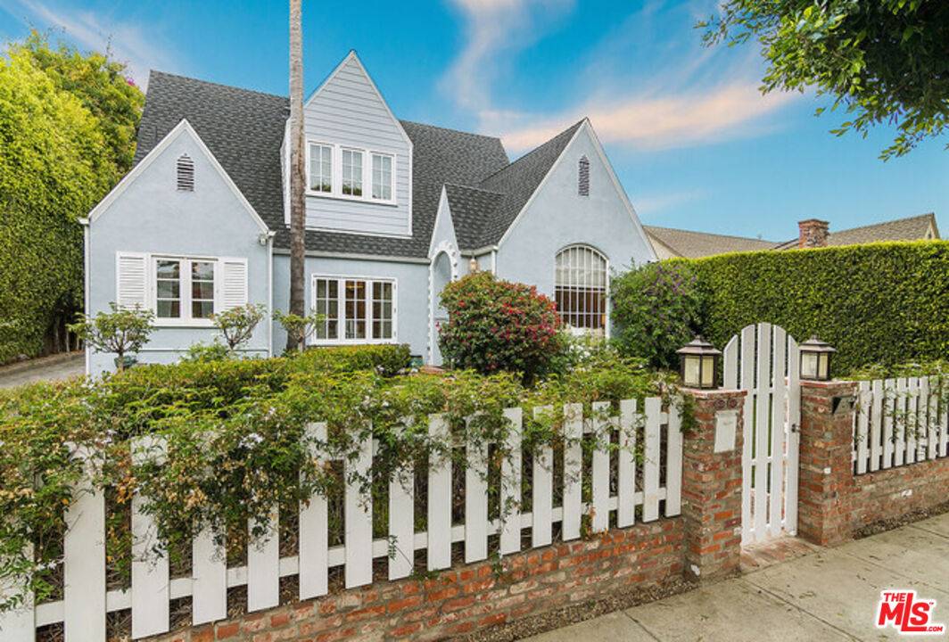9025   Ashcroft Ave Beverly Grove LA