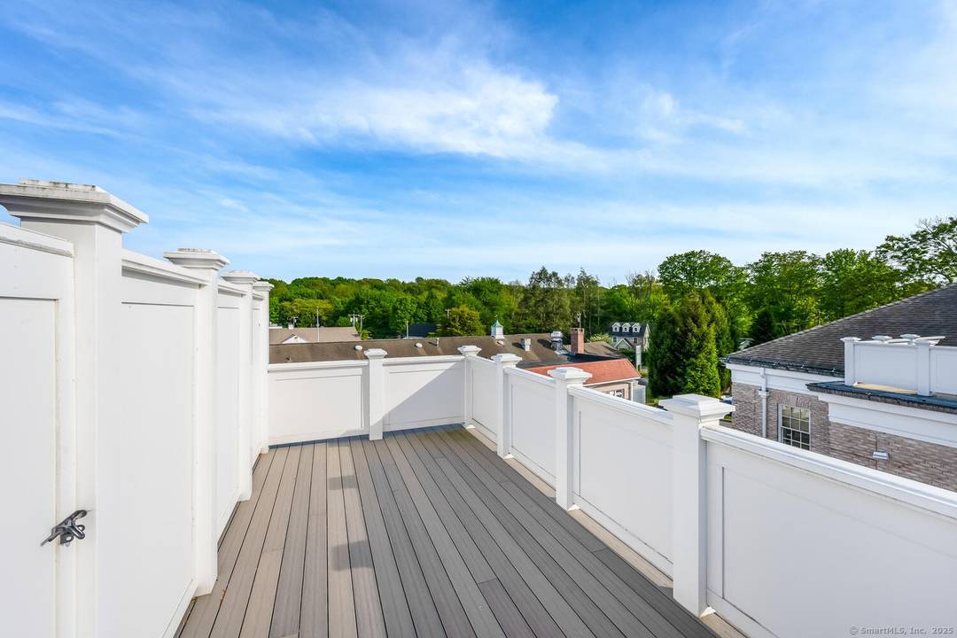 Welcome to Bronson House, Greenfield Hill's premier luxury rental !