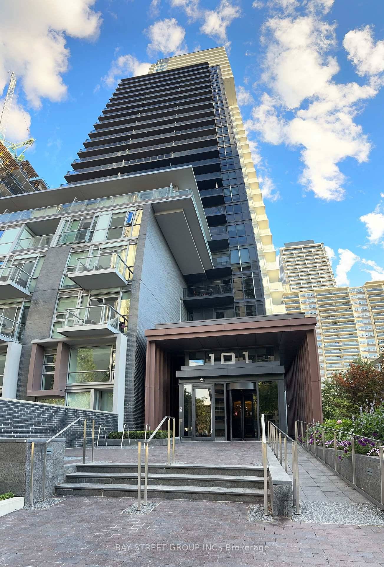 Experience modern urban living living in this high floor junior one bedroom suite at 101 Erskine by TRIDEL.