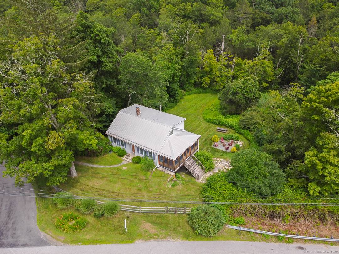 Enjoy this charming and private home on the Shepaug River !
