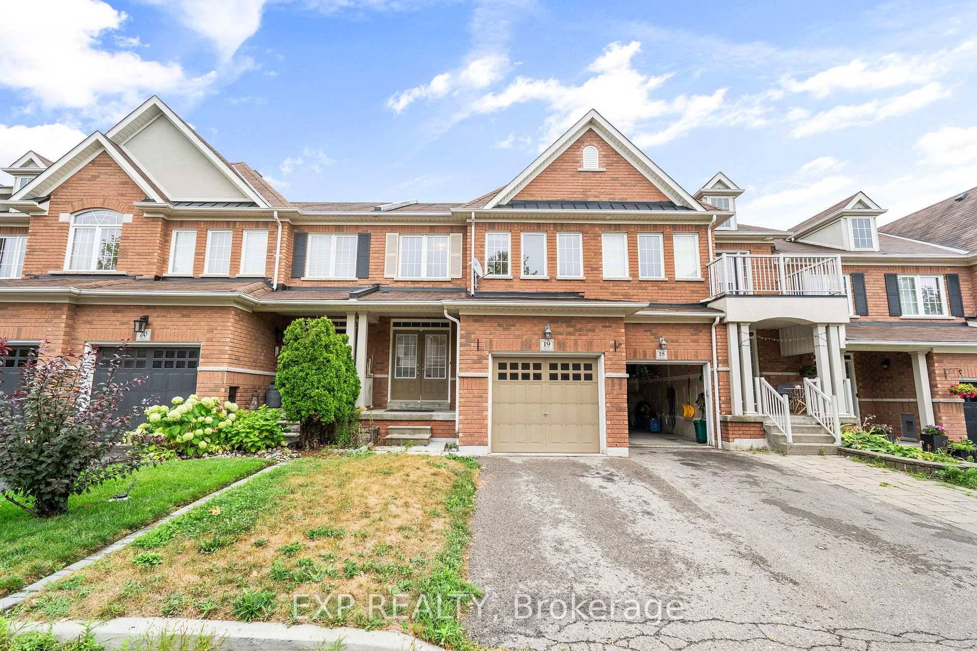 Welcome to a bright and spacious 3 bedroom, 3 bathroom townhome nestled in a quiet and peaceful neighbourhood.