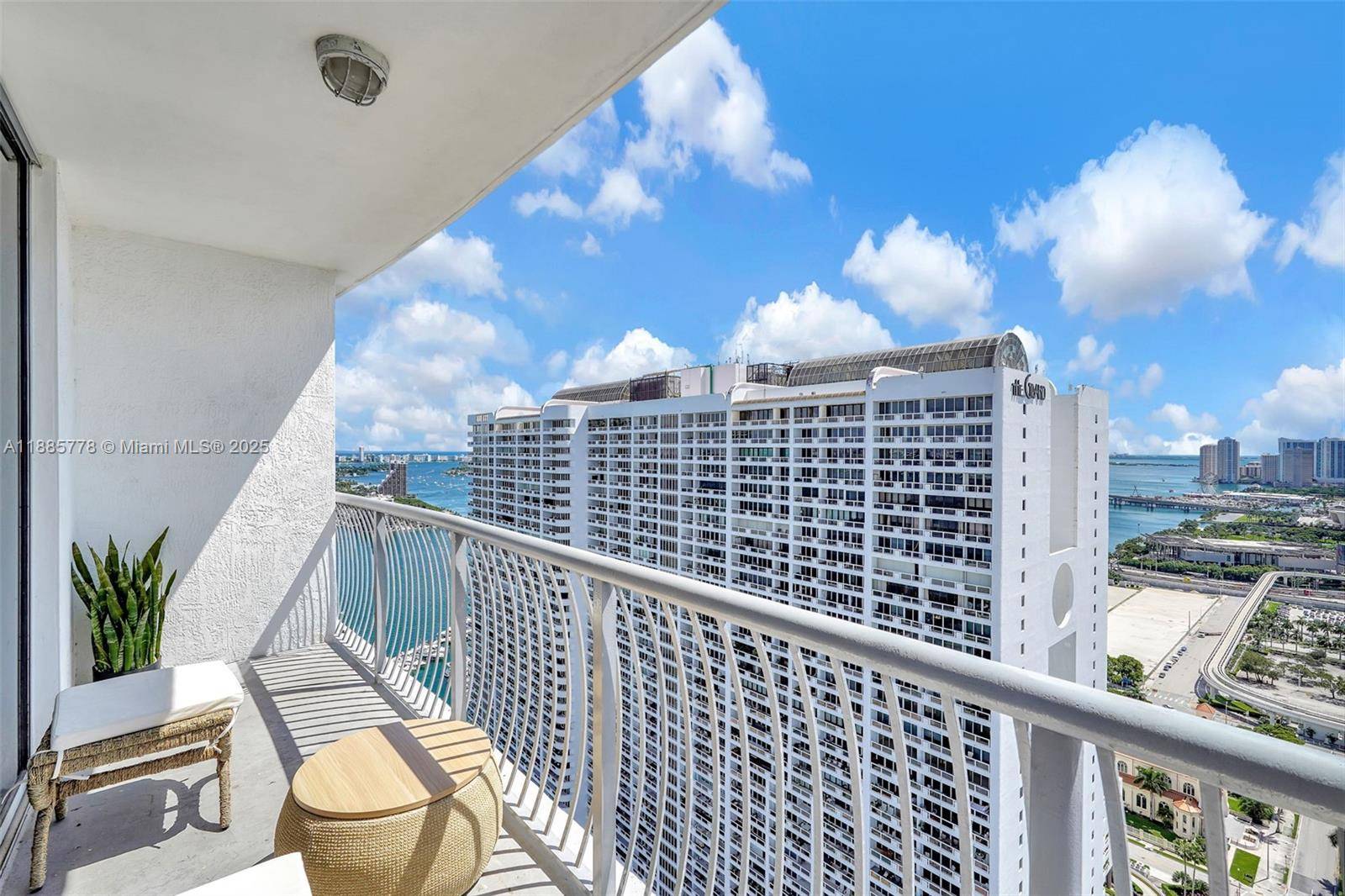 Studio located in the heart of Edgewater, right across from Margaret Pace Park.
