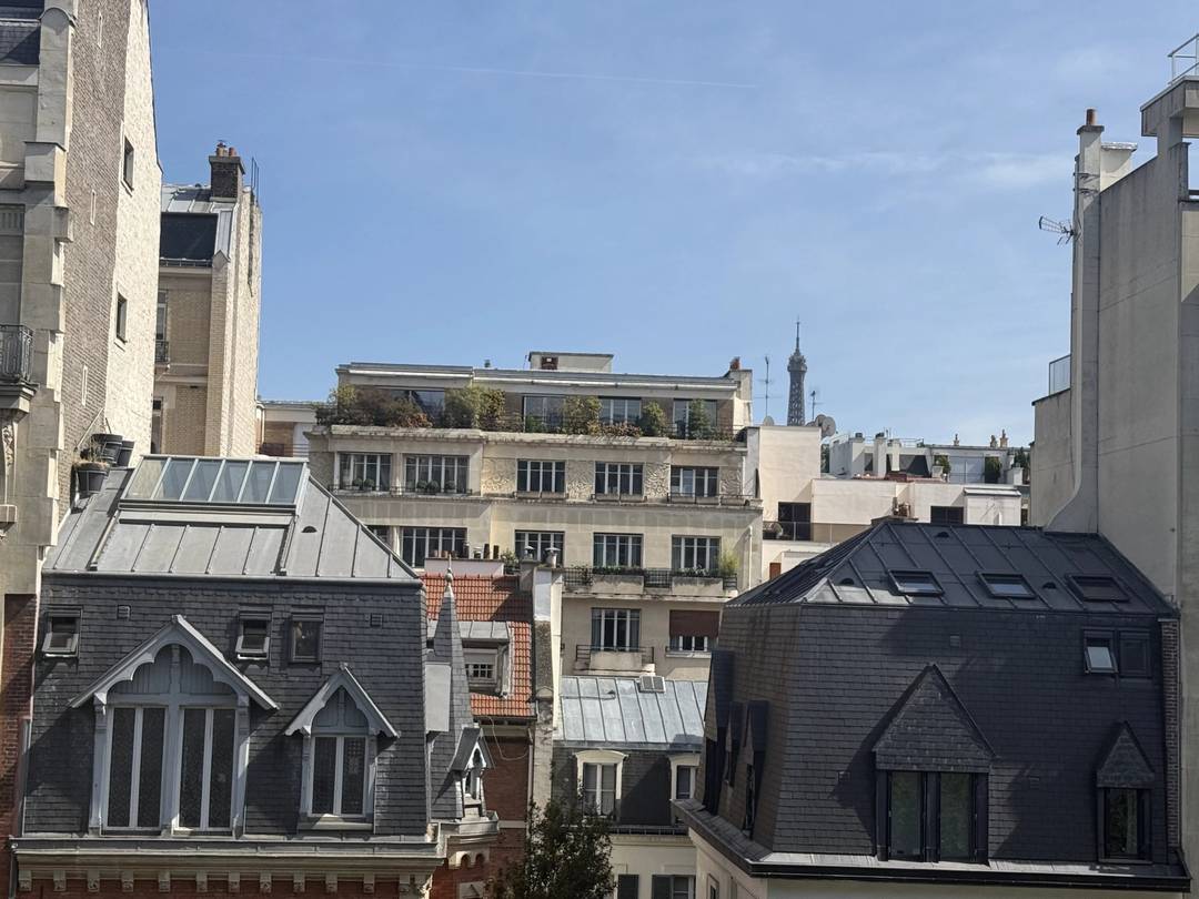 Apartment 170 m² – 4th floor only – Unobstructed view of the Eiffel Tower / La Défense – 4 bedrooms