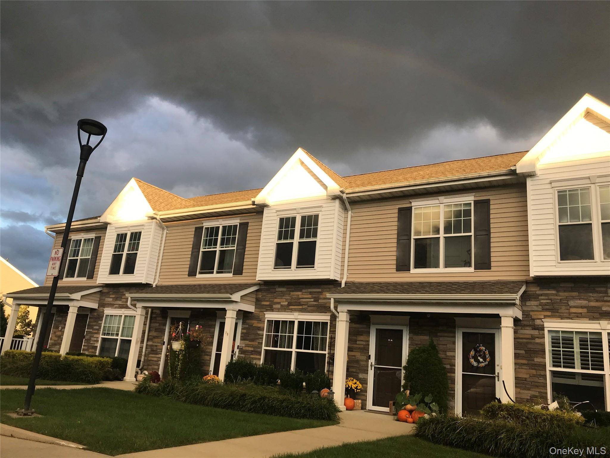 Welcome to Foxgate a private gated community.