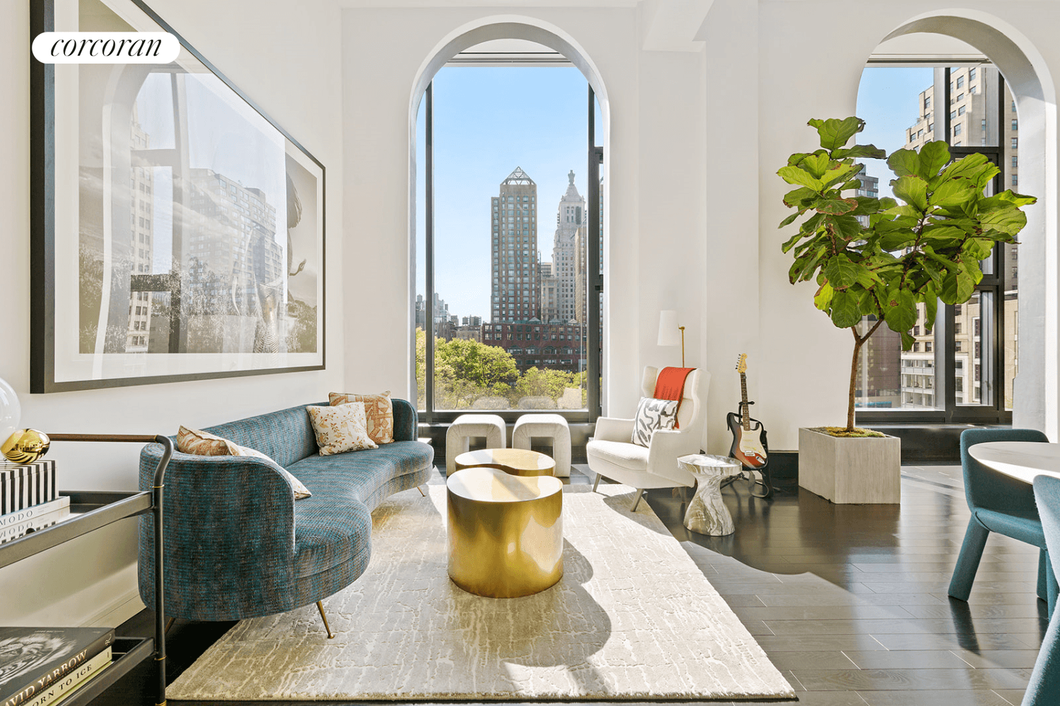 Paradise loft in the heart of Union Square with two bedrooms, two and a half bathrooms and central air conditioning.