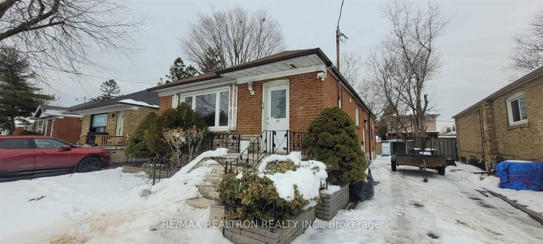Location. 3 Bedroom Main Floor Bungalow house, Separate Laundry.