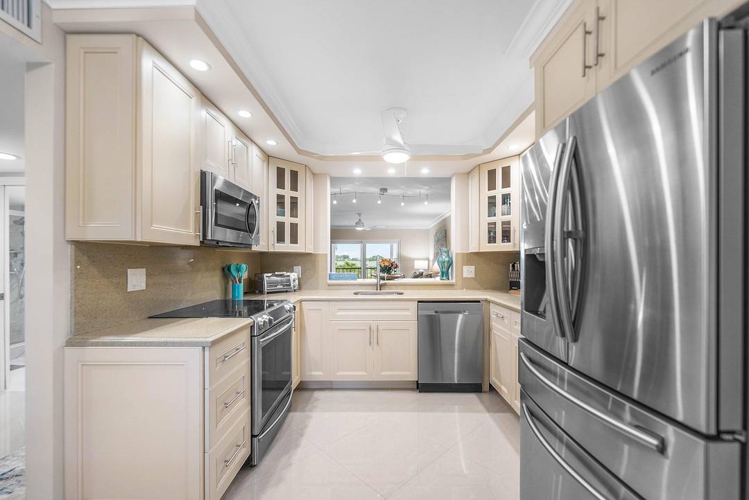 Beautifully updated 2 bed, 2 bath condo in Huntington Lakes, a HOPA verified community, offered fully furnished including beach chairs, towels, and all essentials just bring your suitcase !