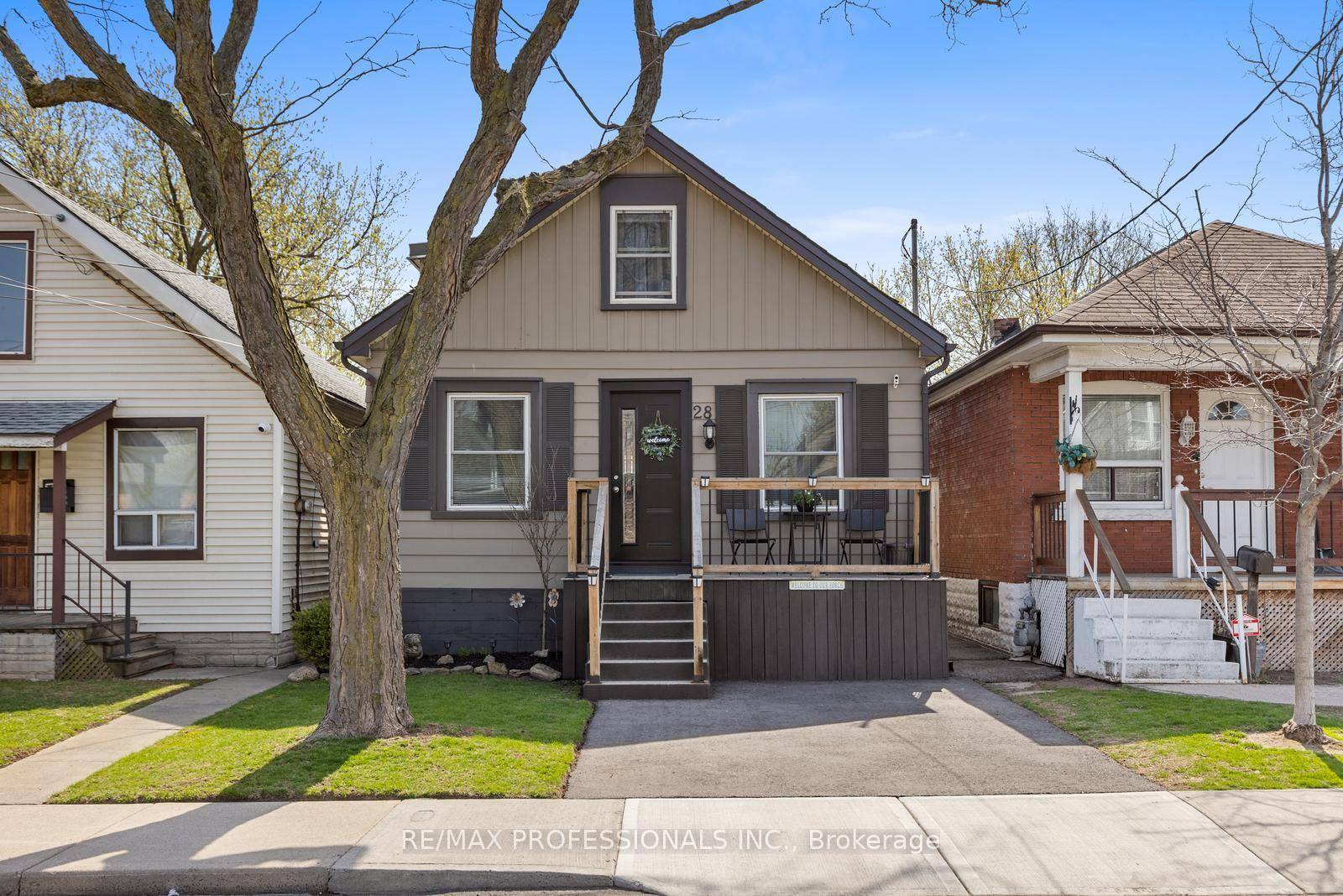 Welcome to 28 Archibald Street A Charming Updated Home in the Heart of Hamilton Step into this beautifully maintained 3 bedroom, 2 bathroom two storey home nestled in the desirable ...