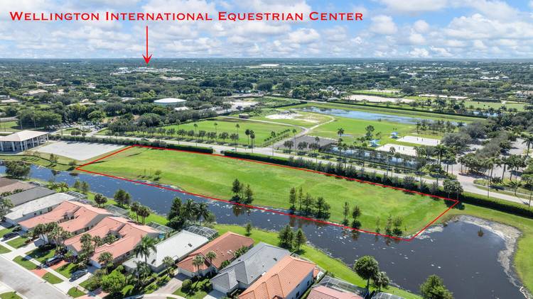 Prime location ! 5 acre lot, that is located a short hacking distance to WEF Wellington International showgrounds.