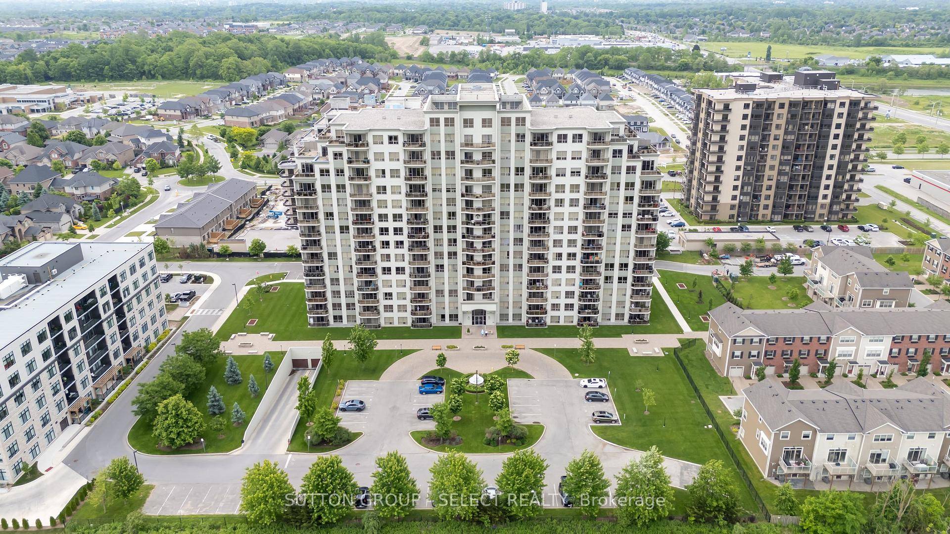 This beautifully maintained 2 bedroom condo with a versatile den offers the perfect blend of function and elegance.