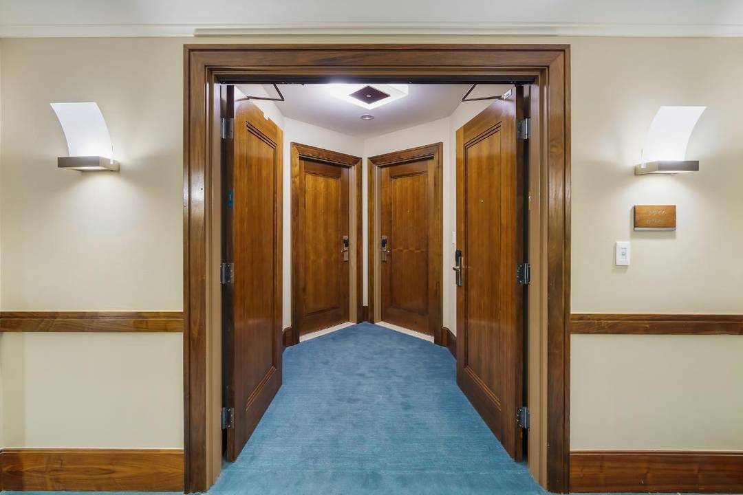 THE REEF Condo New-Providence