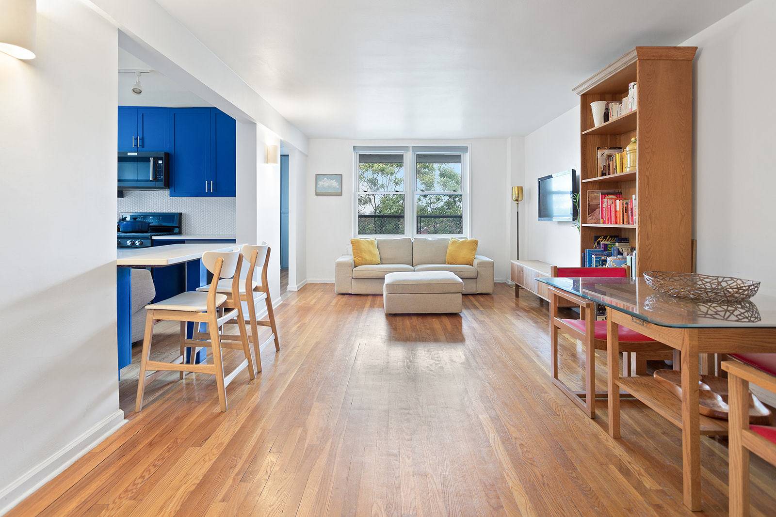 Bright, airy, quiet, renovated sanctuary with Terrace !