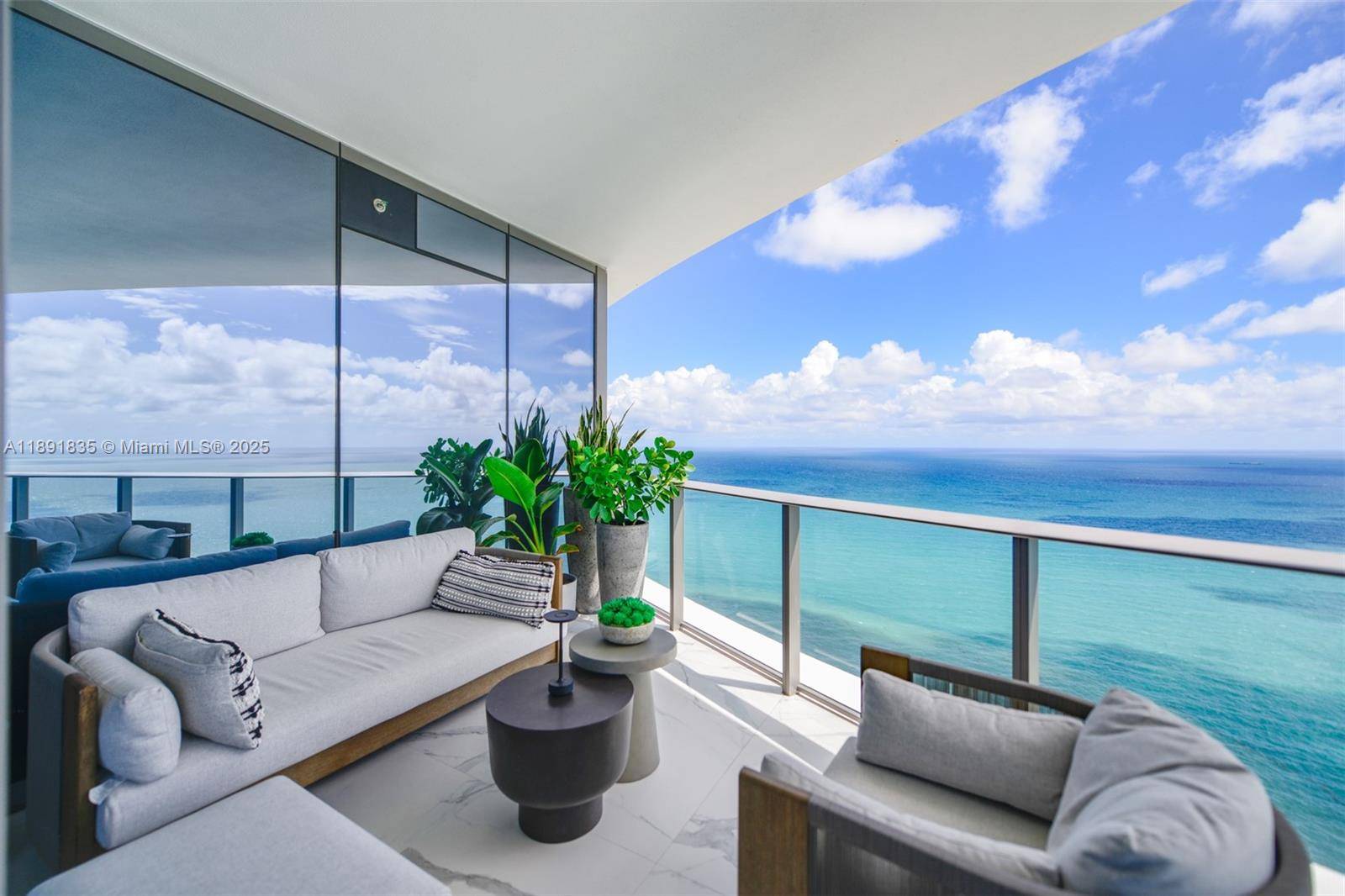 Spectacular, turnkey 2 bed 2.