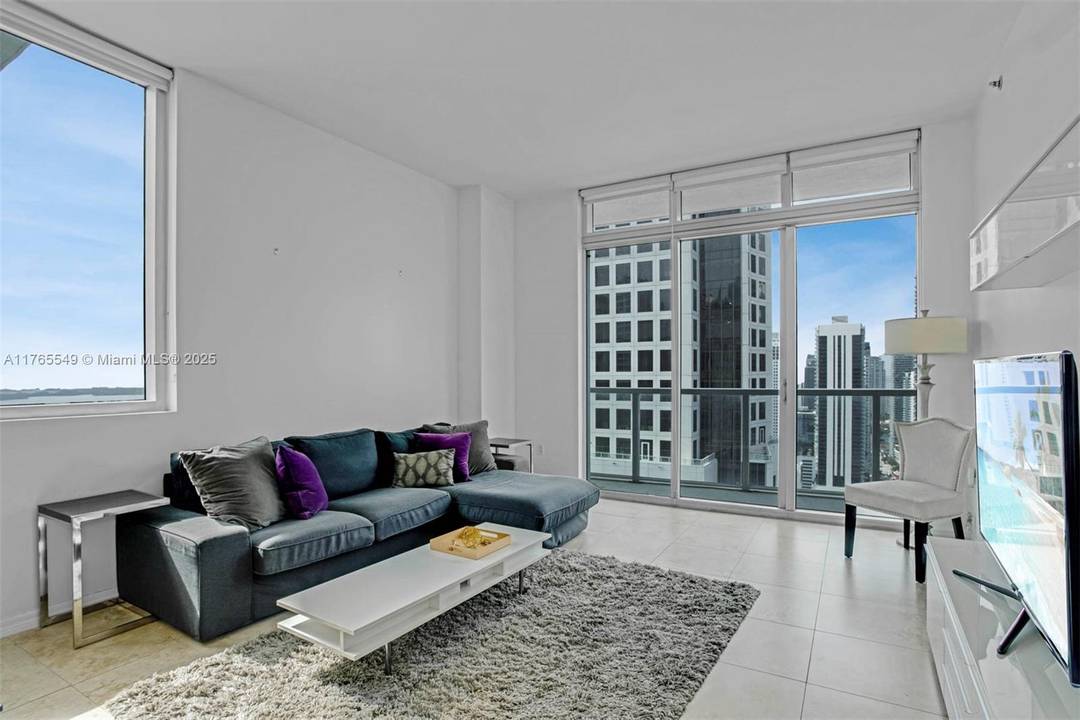 Beautiful, centrally located 2 bedroom 2 bath in the heart of Brickell.