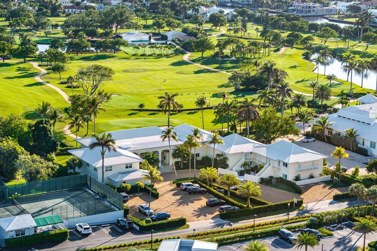 Nestled in the heart of Gulf Stream, 200 Little Club Rd is a rare and exceptional pied a terre, offering an unparalleled blend of tranquility and convenience.