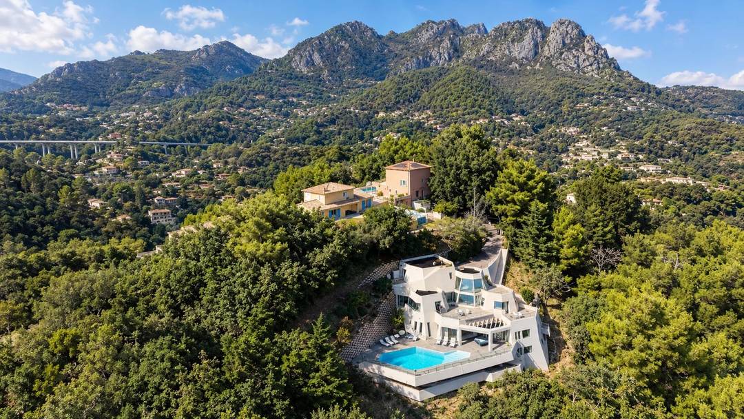 MENTON — ARCHITECT-DESIGNED VILLA WITH PANORAMIC VIEWS OVER THE MEDITERRANEAN - FRENCH RIVIERA