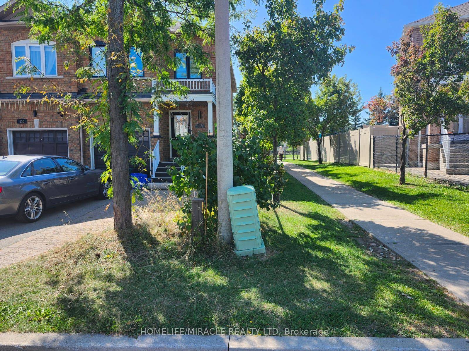 Prime Maple Location ! Welcome To This Beautiful And Clean 1 Bedroom Den Finished Basement Townhouse.