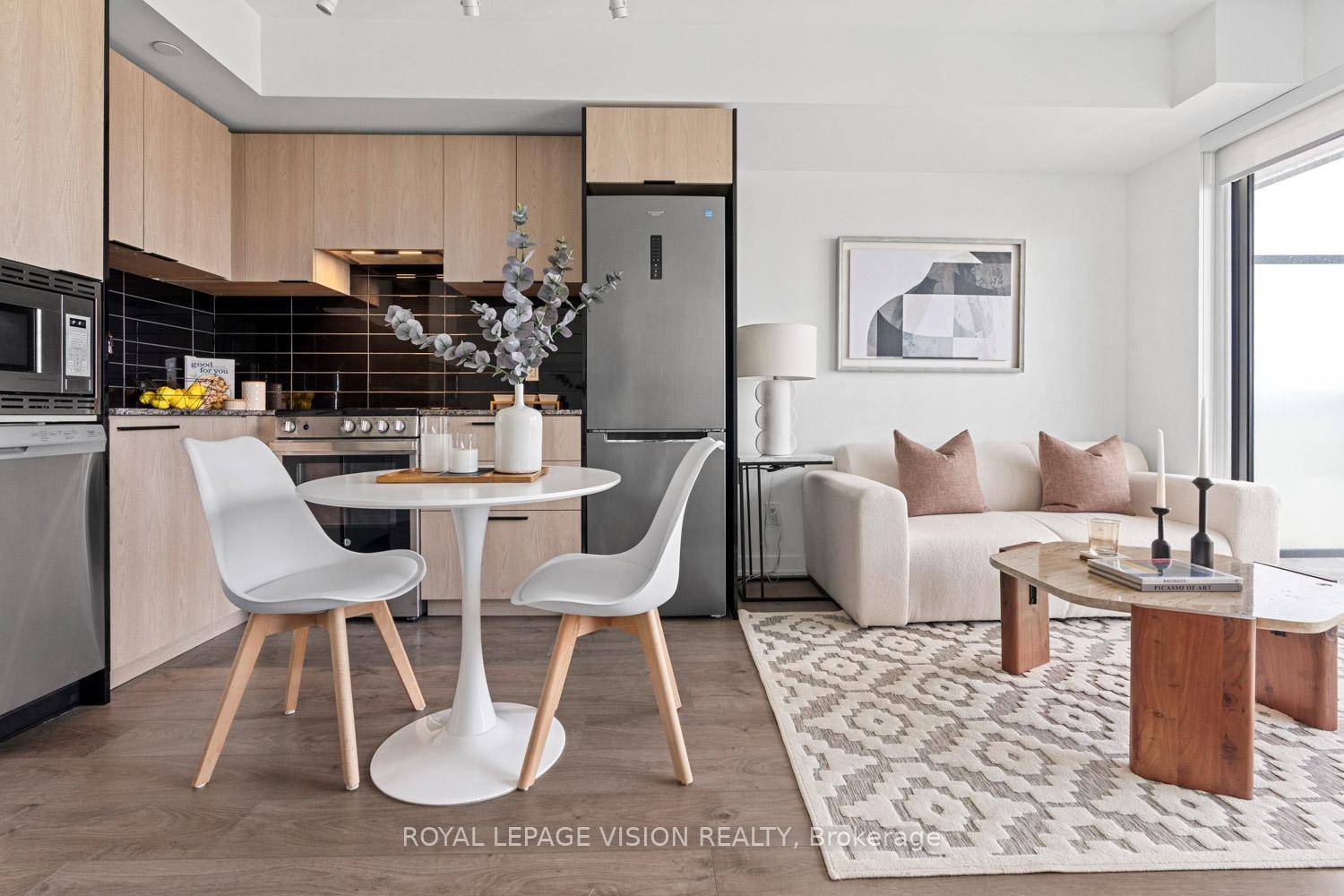 Welcome to 501 Yonge St Teahouse Condos.