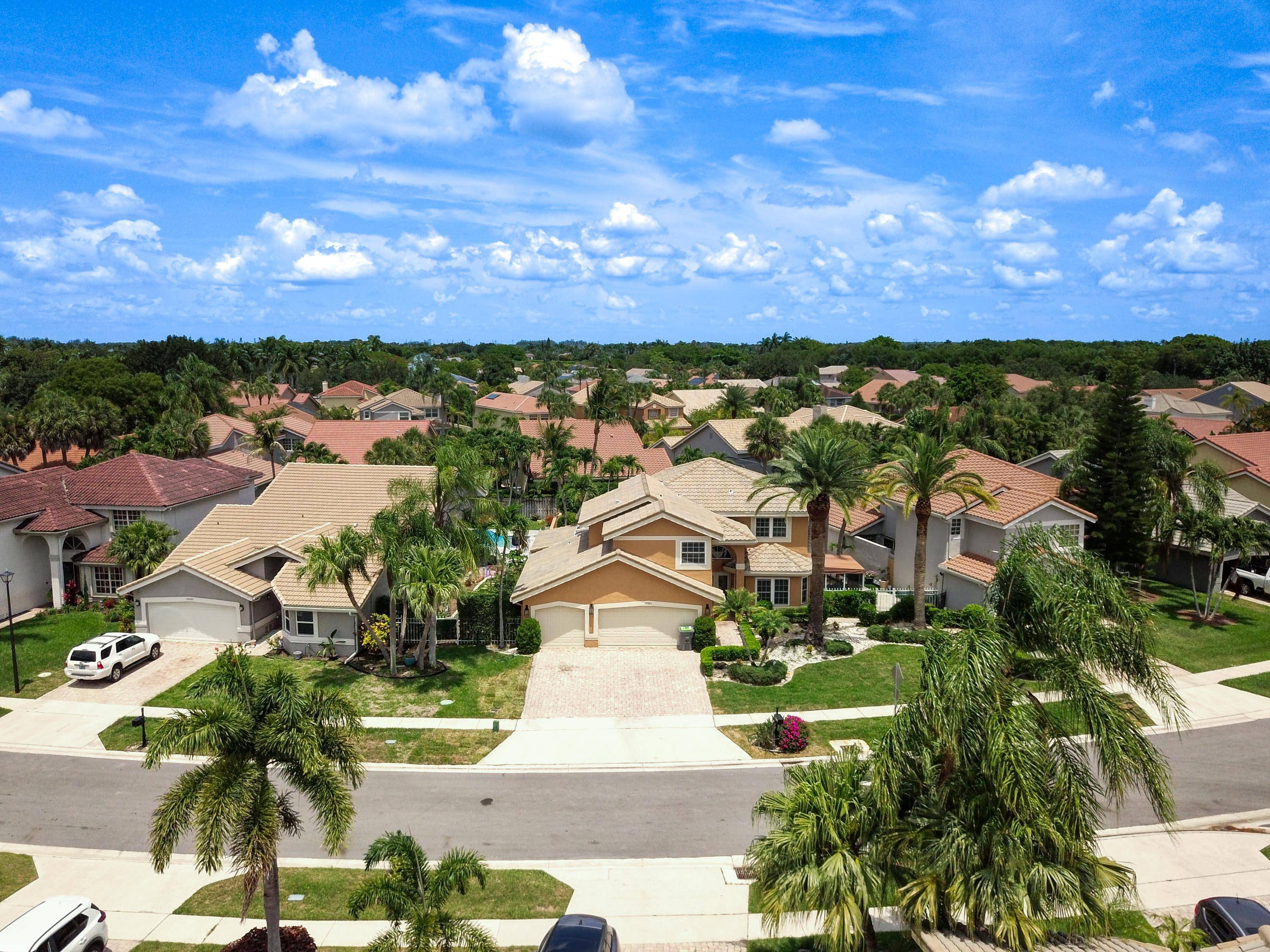 5 Bedrooms under a Million in Boca Raton, Unbelievable !