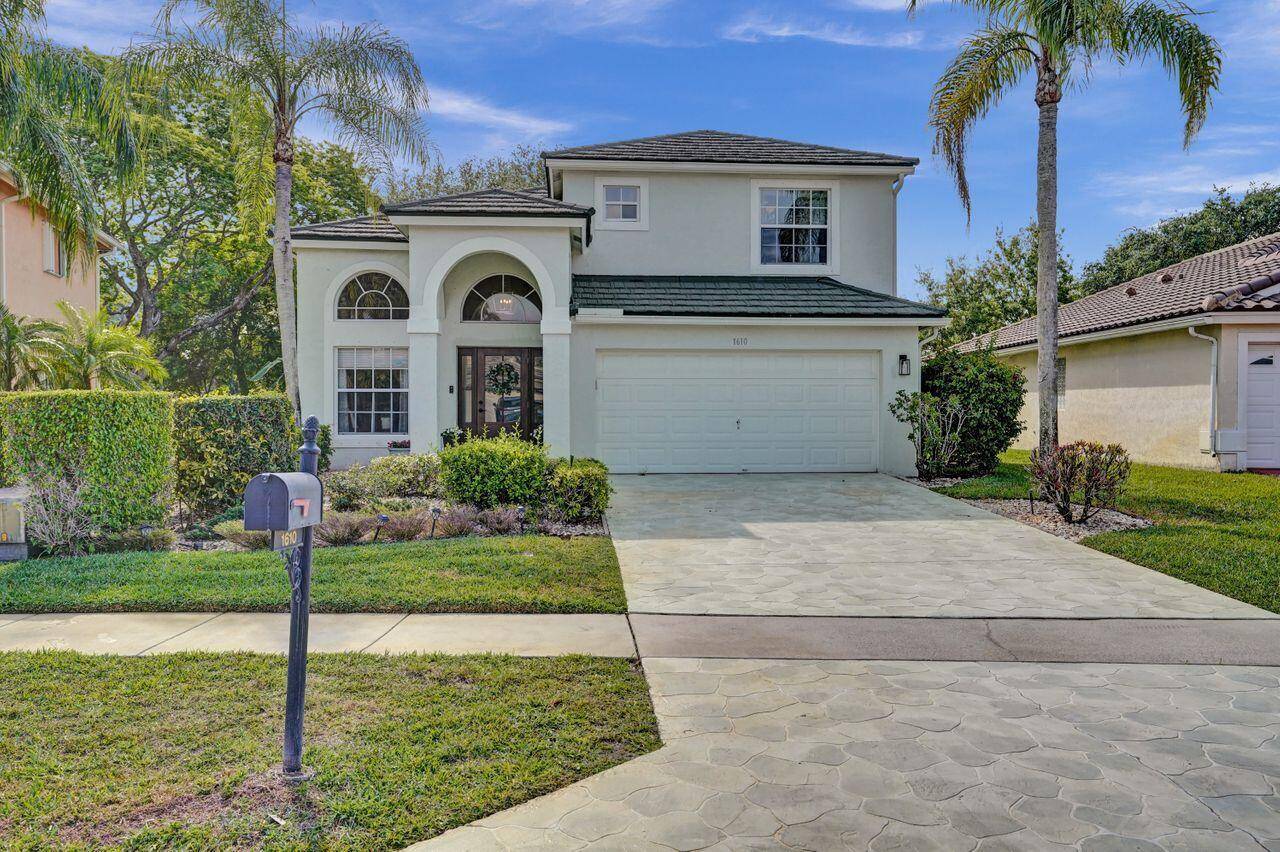 Beautifully upgraded 3 bedroom, plus spacious loft 2.