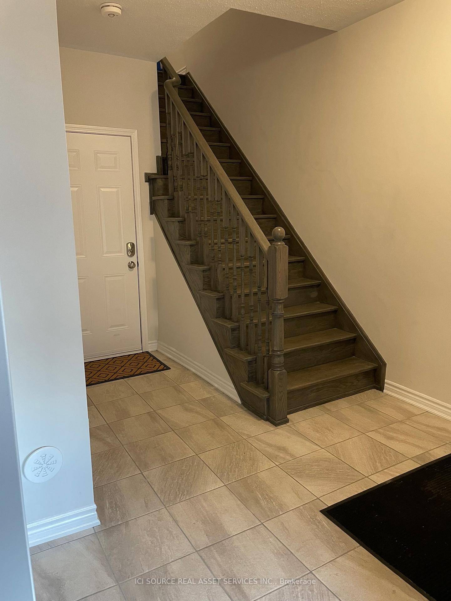 Modern Upscale Townhouse !