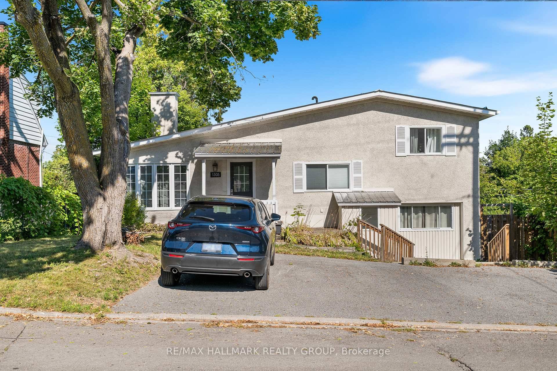 This move in ready triplex is ideally located just 10 minutes from downtown Ottawa, offering exceptional convenience and lifestyle.