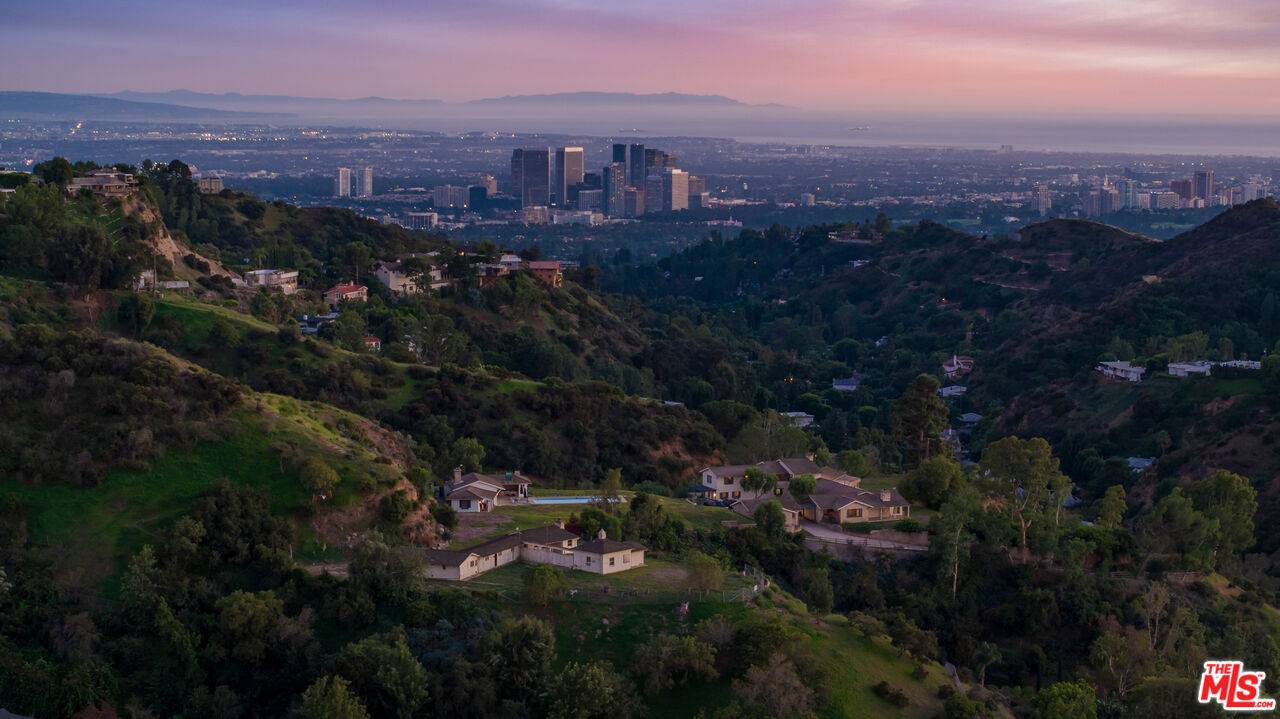 9501   Gloaming Dr 6BR Beverly Hills Post Office | B.H.P.O. La