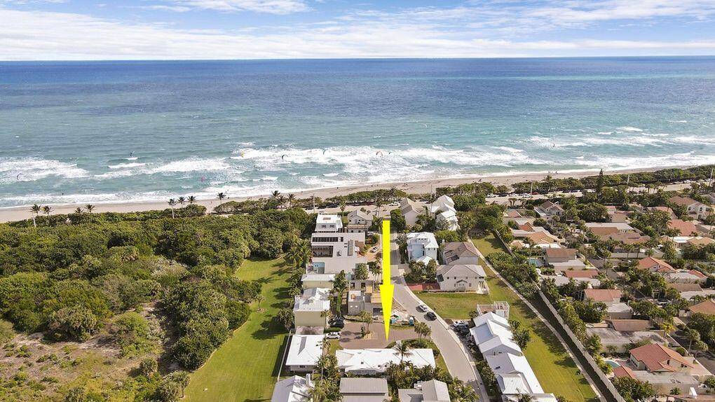 THE RARE FURNISHED, MODERATELY SIZED HOME ON JUPITER BEACH Zephyr is an extremely rare fully furnished 3BR single family home on a 6, 000 sq.