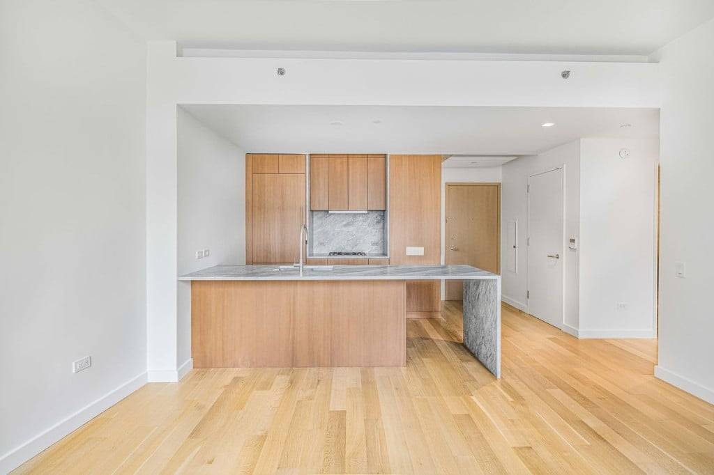 New construction building, only 2 people live there before you.