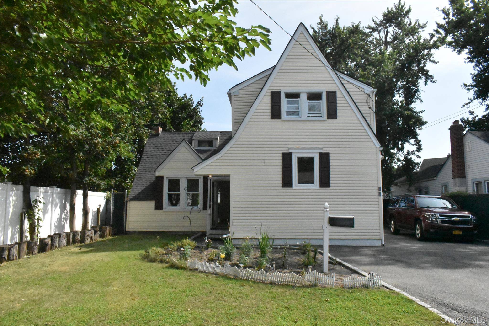 Charming 4 Bedroom Home, pet friendly neighborhood near parks and tennis courts, this updated two story home offers 4 bedrooms, 2.