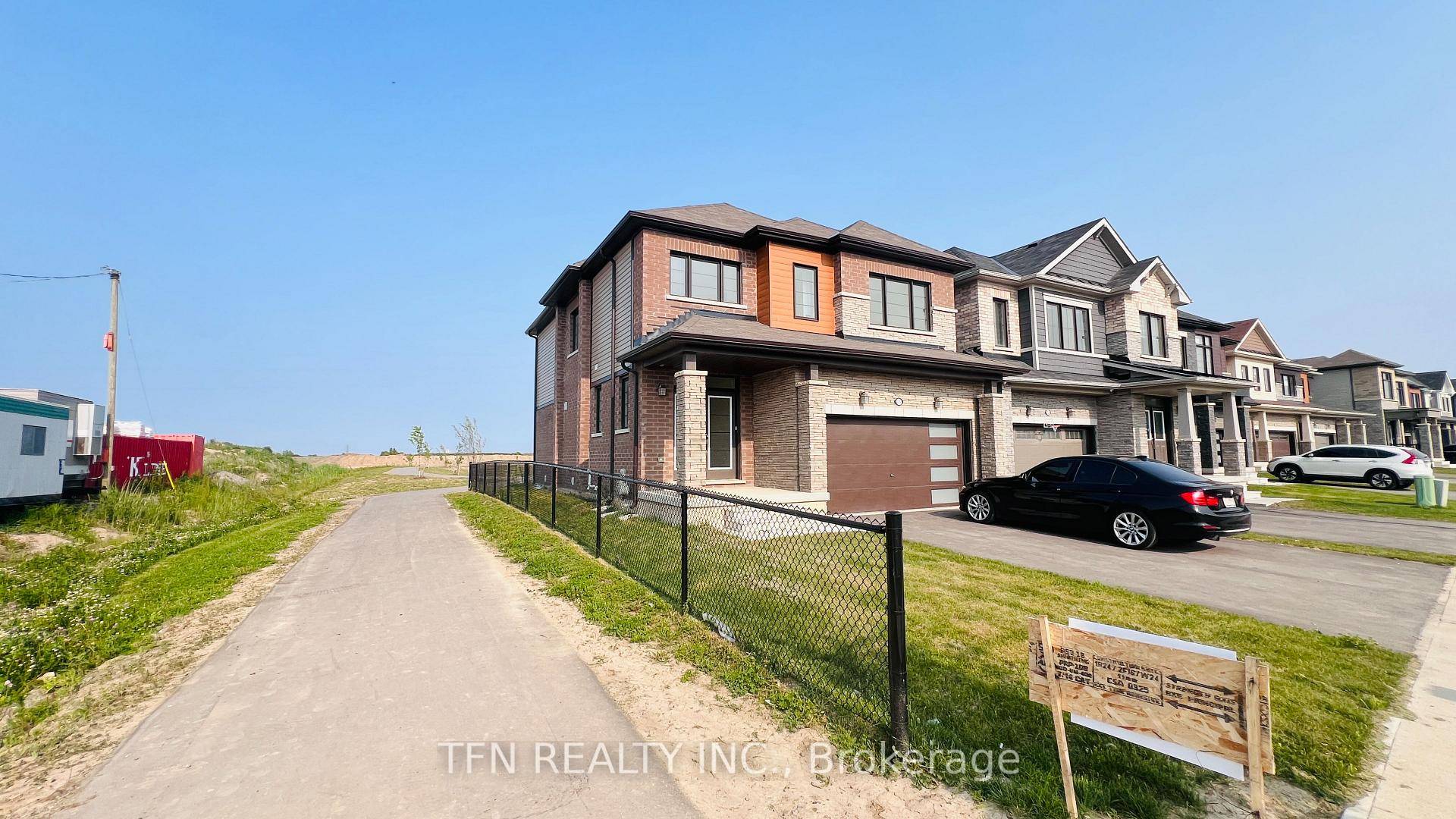 Spacious 4 Bedroom 3 Washroom Backing onto Pond Modern House in vibrant and growing community of Thorold.