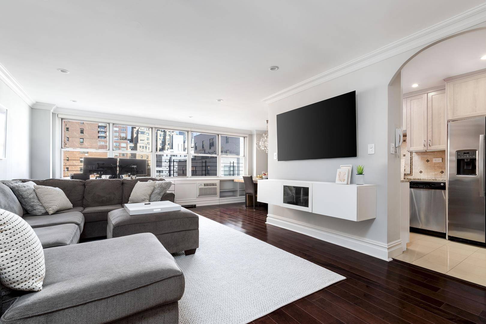 LOTS OF LIGHT RENOVATED CORNER UNITThis bright, renovated, and expansive two bedroom, two bathroom property boasts high end finishes, loads of natural light, hardwood flooring, recessed lighting, through the wall ...