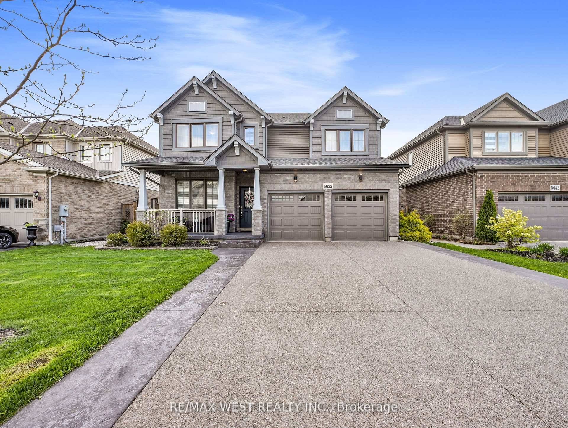 Luxurious Living in an Exclusive Pocket of Niagara Falls.