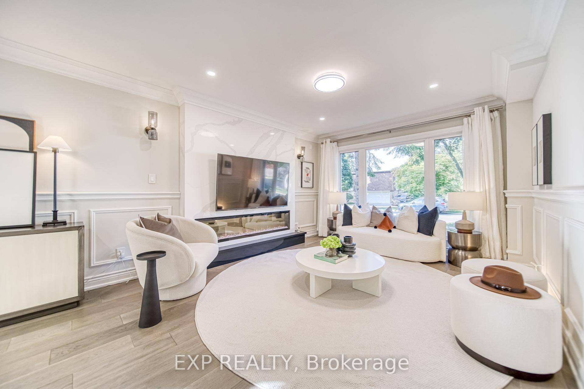 Welcome to 5 Trudy Road, where luxury meets convenience in an unbeatable location !